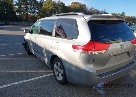 2011 Toyota Sienna Le V6 из США, поврежденный, VIN 5TDKK3DC8BS166565